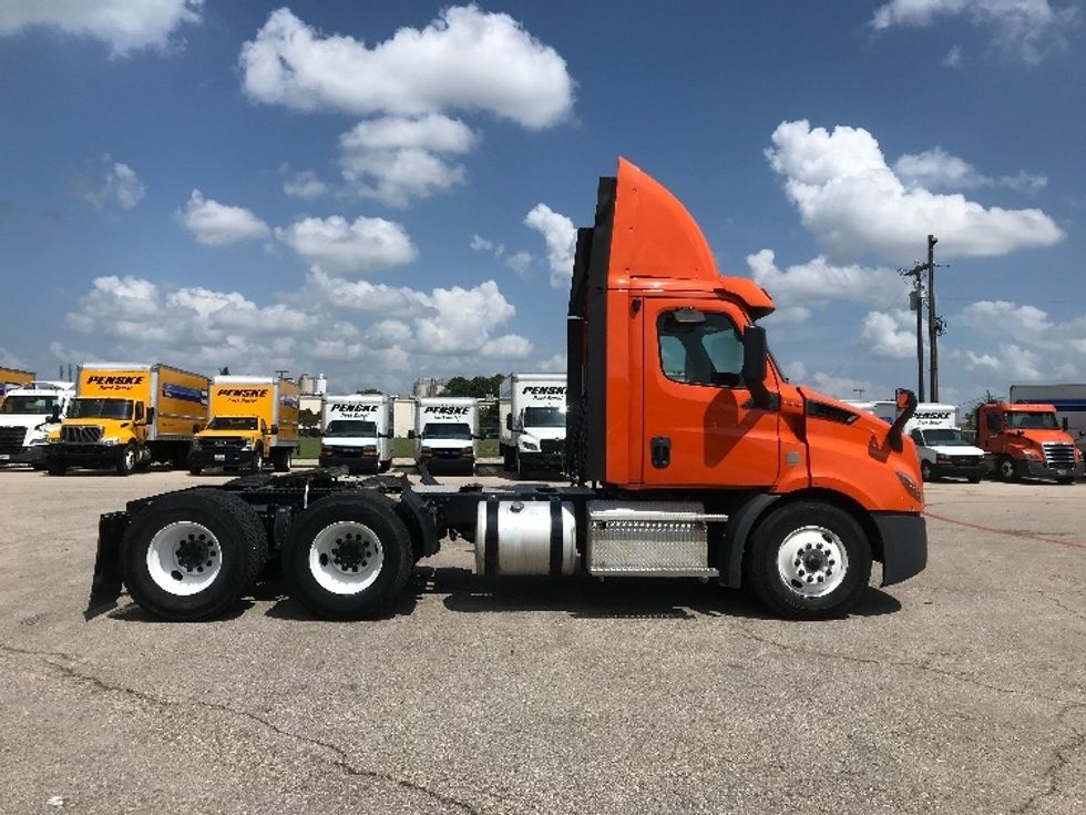 Day Cab Tractor-Heavy Duty Tractors-Freightliner-2019-T11664ST-Austin-TX-226,128\n\t\tmiles-$ 44,500 - Image 8