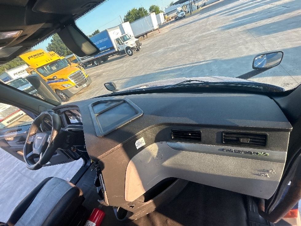 Day Cab Tractor-Heavy Duty Tractors-Freightliner-2019-T11664ST-Austin-TX-304,826\n\t\tmiles-$ 51,000 - Image 13