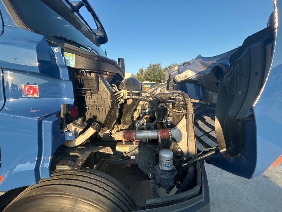 Day Cab Tractor-Heavy Duty Tractors-Freightliner-2019-T11664ST-Austin-TX-304,826\n\t\tmiles-$ 51,000 - Image 15