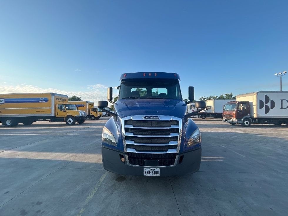 Day Cab Tractor-Heavy Duty Tractors-Freightliner-2019-T11664ST-Austin-TX-304,826\n\t\tmiles-$ 51,000 - Image 2