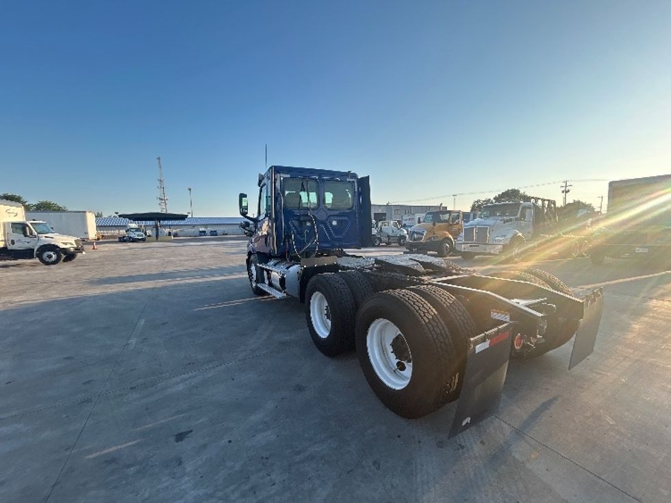 Day Cab Tractor-Heavy Duty Tractors-Freightliner-2019-T11664ST-Austin-TX-304,826\n\t\tmiles-$ 51,000 - Image 5