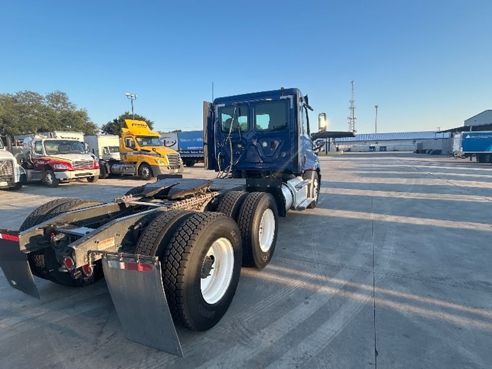 Day Cab Tractor-Heavy Duty Tractors-Freightliner-2019-T11664ST-Austin-TX-304,826\n\t\tmiles-$ 51,000 - Image 7