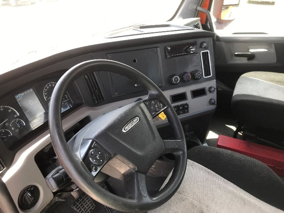 Day Cab Tractor-Heavy Duty Tractors-Freightliner-2019-T11664ST-Austin-TX-376,860\n\t\tmiles-$ 43,500 - Image 10