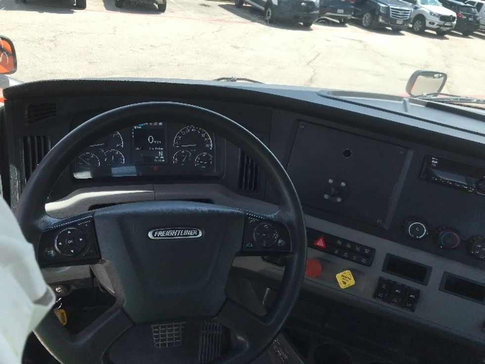 Day Cab Tractor-Heavy Duty Tractors-Freightliner-2019-T11664ST-Austin-TX-376,860\n\t\tmiles-$ 43,500 - Image 11