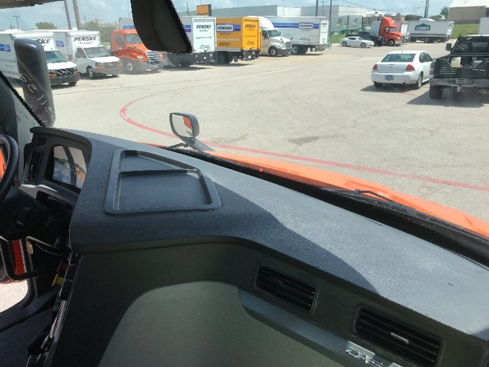 Day Cab Tractor-Heavy Duty Tractors-Freightliner-2019-T11664ST-Austin-TX-376,860\n\t\tmiles-$ 43,500 - Image 13