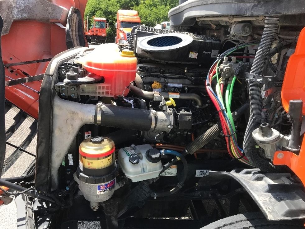 Day Cab Tractor-Heavy Duty Tractors-Freightliner-2019-T11664ST-Austin-TX-376,860\n\t\tmiles-$ 43,500 - Image 16