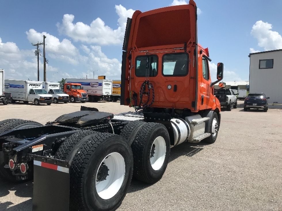 Day Cab Tractor-Heavy Duty Tractors-Freightliner-2019-T11664ST-Austin-TX-376,860\n\t\tmiles-$ 43,500 - Image 7