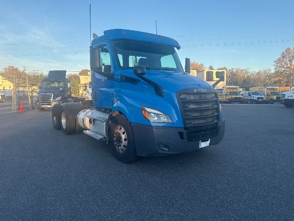 Day Cab Tractor-Heavy Duty Tractors-Freightliner-2019-T11664ST-Baltimore-MD-204,198\n\t\tmiles-$ 49,250 - Image 1