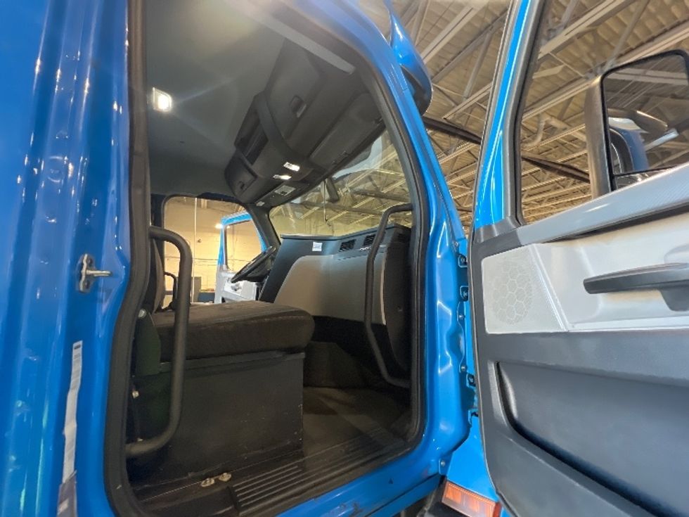 Day Cab Tractor-Heavy Duty Tractors-Freightliner-2019-T11664ST-Baltimore-MD-204,198\n\t\tmiles-$ 49,250 - Image 11