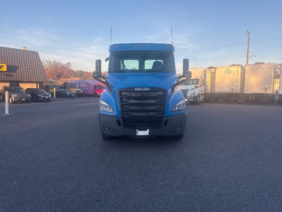 Day Cab Tractor-Heavy Duty Tractors-Freightliner-2019-T11664ST-Baltimore-MD-204,198\n\t\tmiles-$ 49,250 - Image 2