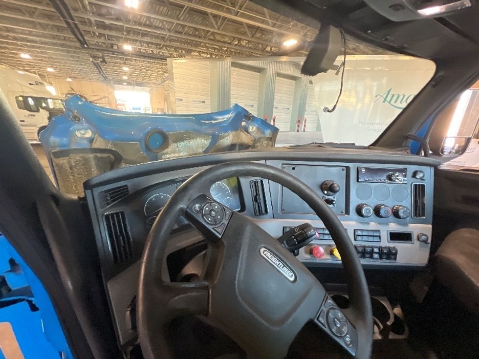 Day Cab Tractor-Heavy Duty Tractors-Freightliner-2019-T11664ST-Baltimore-MD-204,198\n\t\tmiles-$ 49,250 - Image 9