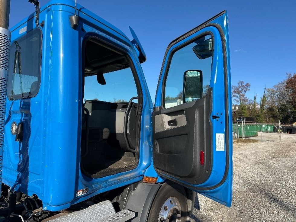 Day Cab Tractor-Heavy Duty Tractors-Freightliner-2019-T11664ST-Baltimore-MD-228,100\n\t\tmiles-$ 48,000 - Image 12