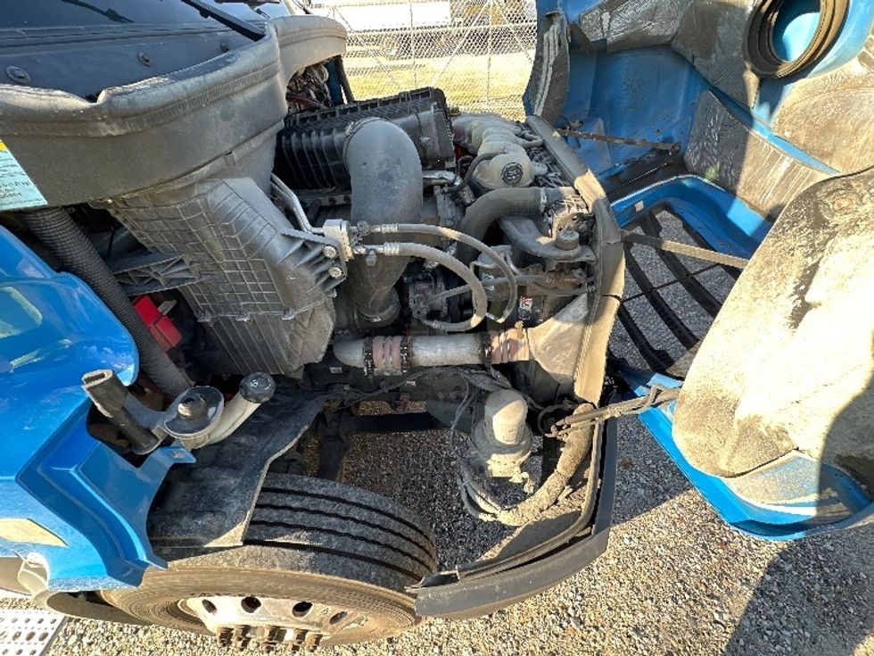 Day Cab Tractor-Heavy Duty Tractors-Freightliner-2019-T11664ST-Baltimore-MD-228,100\n\t\tmiles-$ 48,000 - Image 15