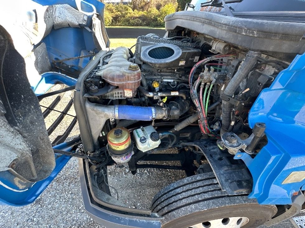 Day Cab Tractor-Heavy Duty Tractors-Freightliner-2019-T11664ST-Baltimore-MD-228,100\n\t\tmiles-$ 48,000 - Image 16