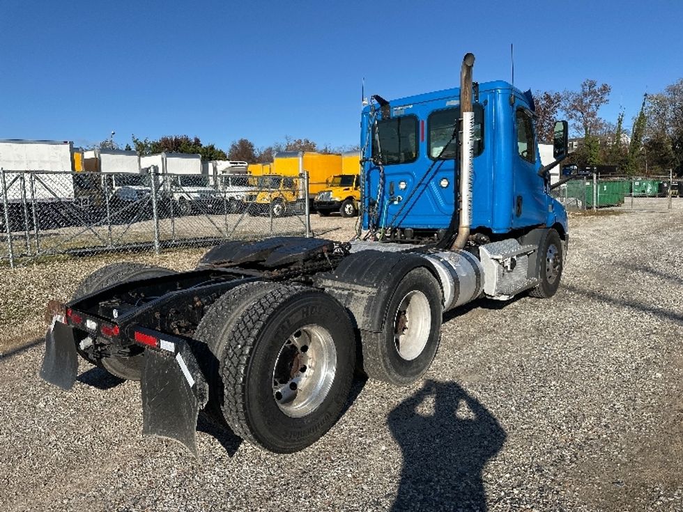 Day Cab Tractor-Heavy Duty Tractors-Freightliner-2019-T11664ST-Baltimore-MD-228,100\n\t\tmiles-$ 48,000 - Image 7
