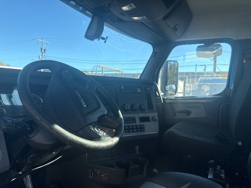 Day Cab Tractor-Heavy Duty Tractors-Freightliner-2019-T11664ST-Baltimore-MD-229,130\n\t\tmiles-$ 48,000 - Image 10