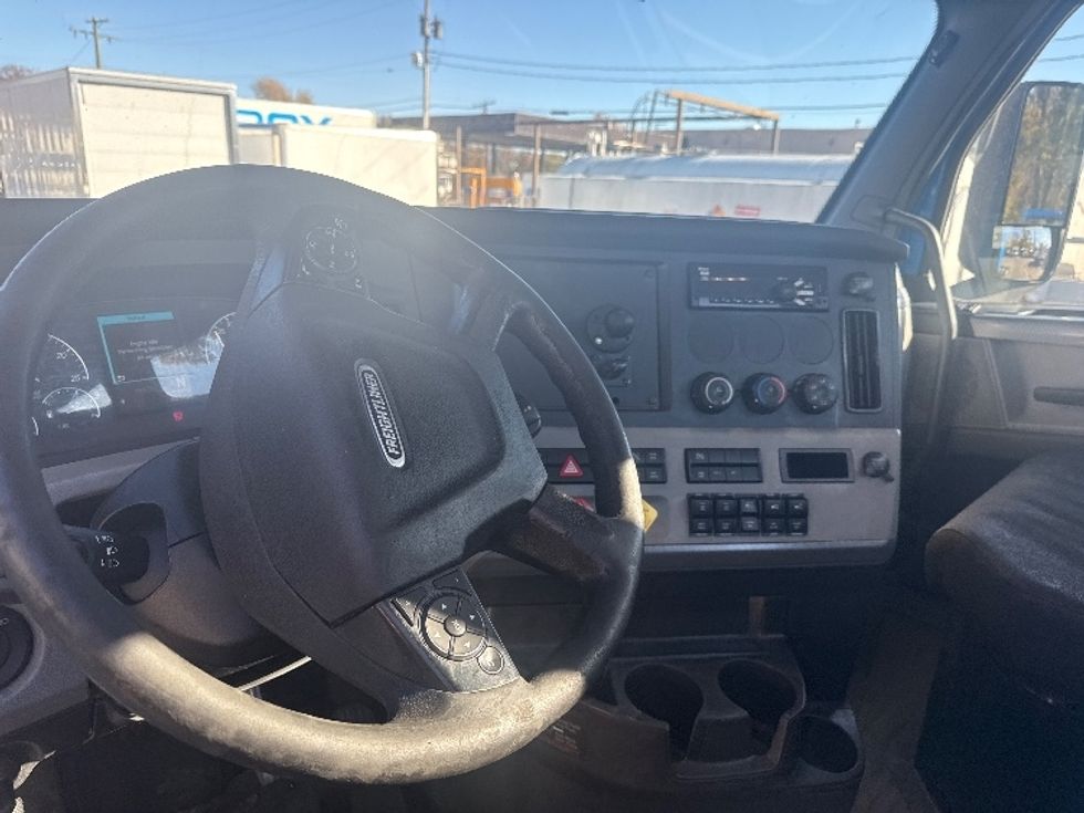 Day Cab Tractor-Heavy Duty Tractors-Freightliner-2019-T11664ST-Baltimore-MD-229,130\n\t\tmiles-$ 48,000 - Image 11