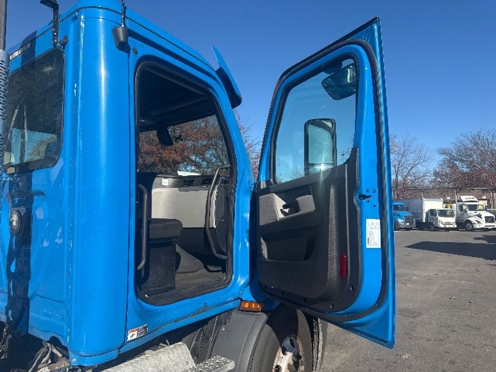 Day Cab Tractor-Heavy Duty Tractors-Freightliner-2019-T11664ST-Baltimore-MD-229,130\n\t\tmiles-$ 48,000 - Image 12
