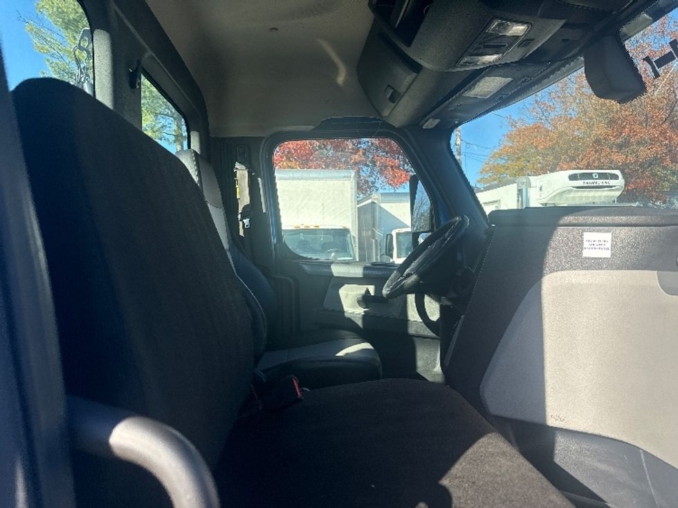 Day Cab Tractor-Heavy Duty Tractors-Freightliner-2019-T11664ST-Baltimore-MD-229,130\n\t\tmiles-$ 48,000 - Image 14