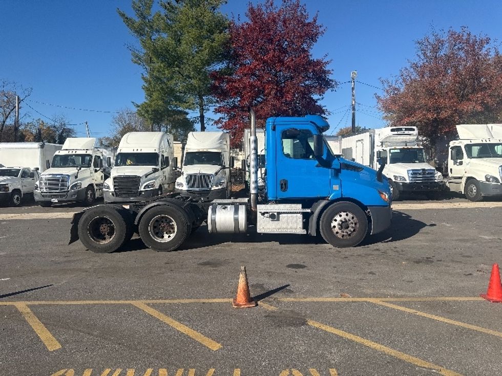 Day Cab Tractor-Heavy Duty Tractors-Freightliner-2019-T11664ST-Baltimore-MD-229,130\n\t\tmiles-$ 48,000 - Image 8