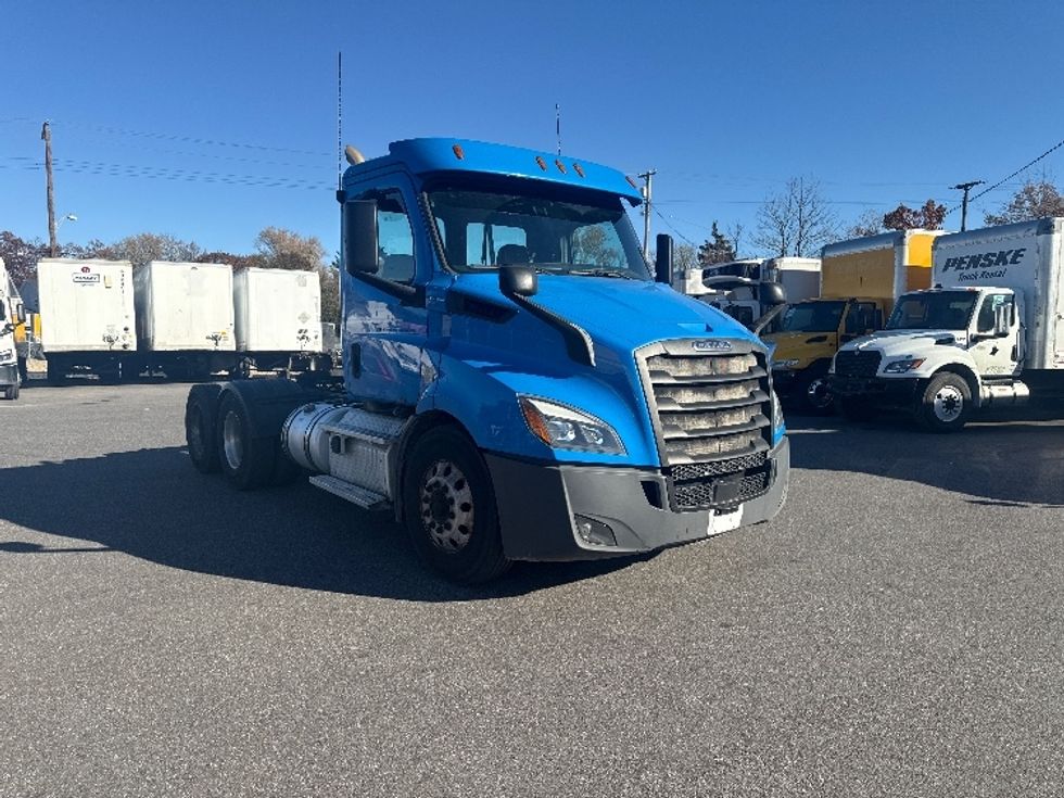 Day Cab Tractor-Heavy Duty Tractors-Freightliner-2019-T11664ST-Baltimore-MD-237,852\n\t\tmiles-$ 47,500 - Image 1