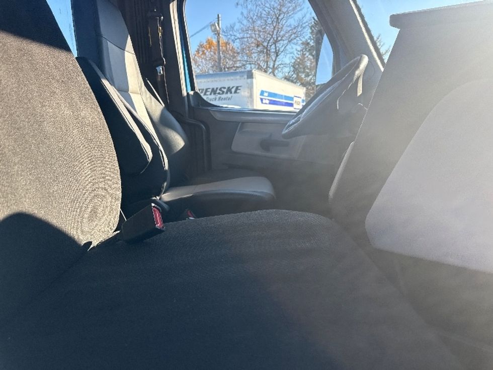 Day Cab Tractor-Heavy Duty Tractors-Freightliner-2019-T11664ST-Baltimore-MD-237,852\n\t\tmiles-$ 47,500 - Image 13