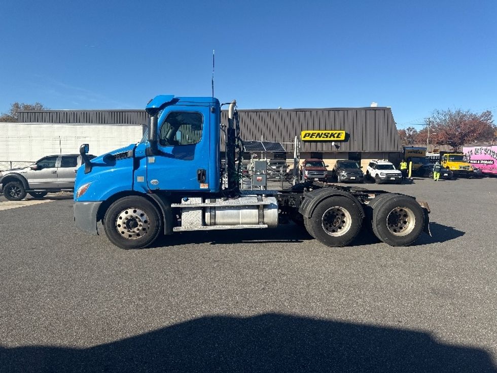 Day Cab Tractor-Heavy Duty Tractors-Freightliner-2019-T11664ST-Baltimore-MD-237,852\n\t\tmiles-$ 47,500 - Image 4