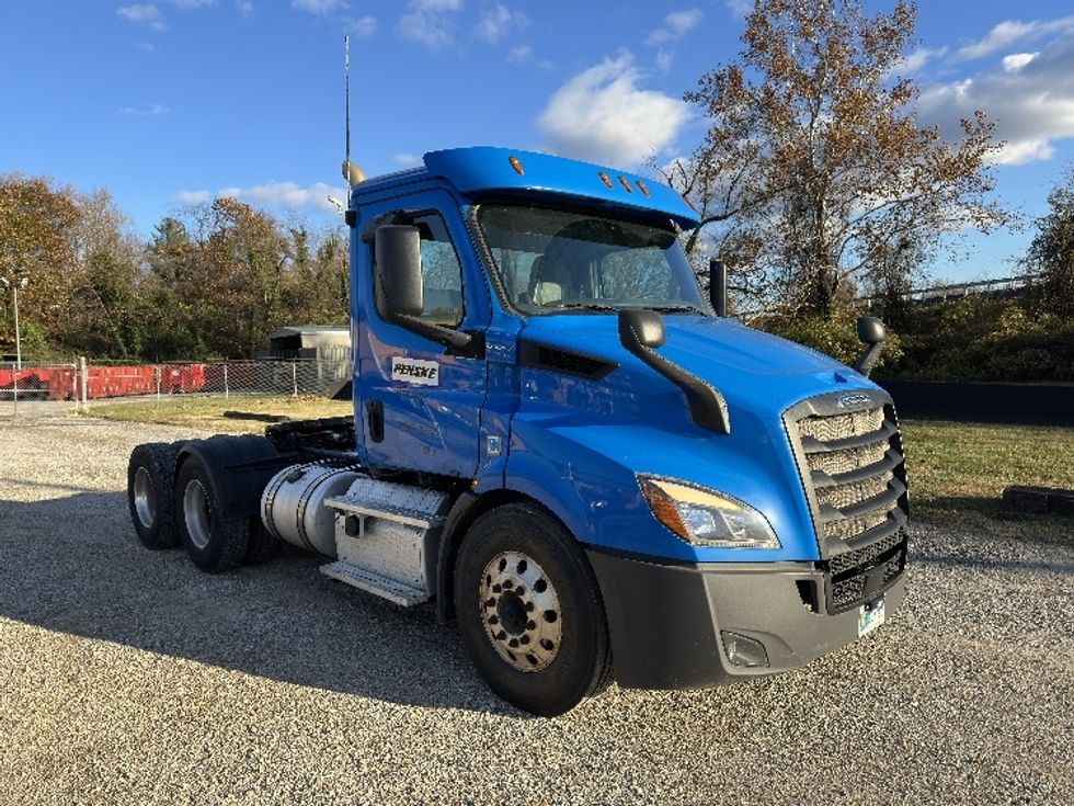 Day Cab Tractor-Heavy Duty Tractors-Freightliner-2019-T11664ST-Baltimore-MD-287,832\n\t\tmiles-$ 35,250 - Image 1
