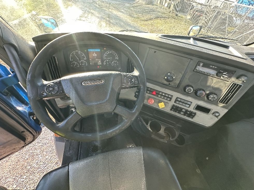 Day Cab Tractor-Heavy Duty Tractors-Freightliner-2019-T11664ST-Baltimore-MD-287,832\n\t\tmiles-$ 35,250 - Image 11