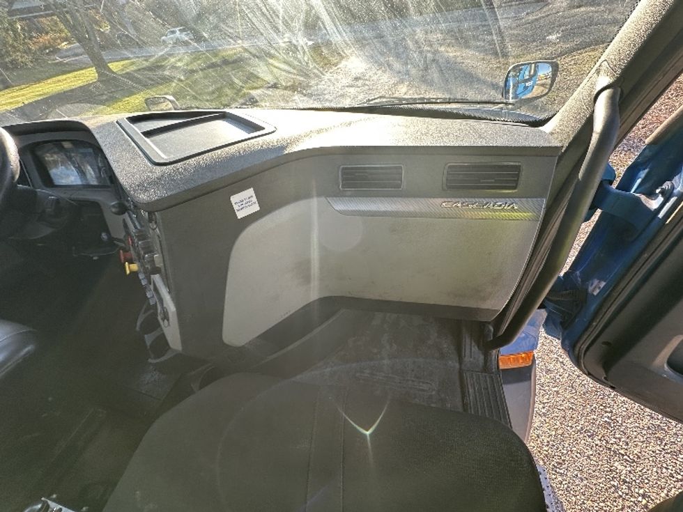 Day Cab Tractor-Heavy Duty Tractors-Freightliner-2019-T11664ST-Baltimore-MD-287,832\n\t\tmiles-$ 35,250 - Image 13