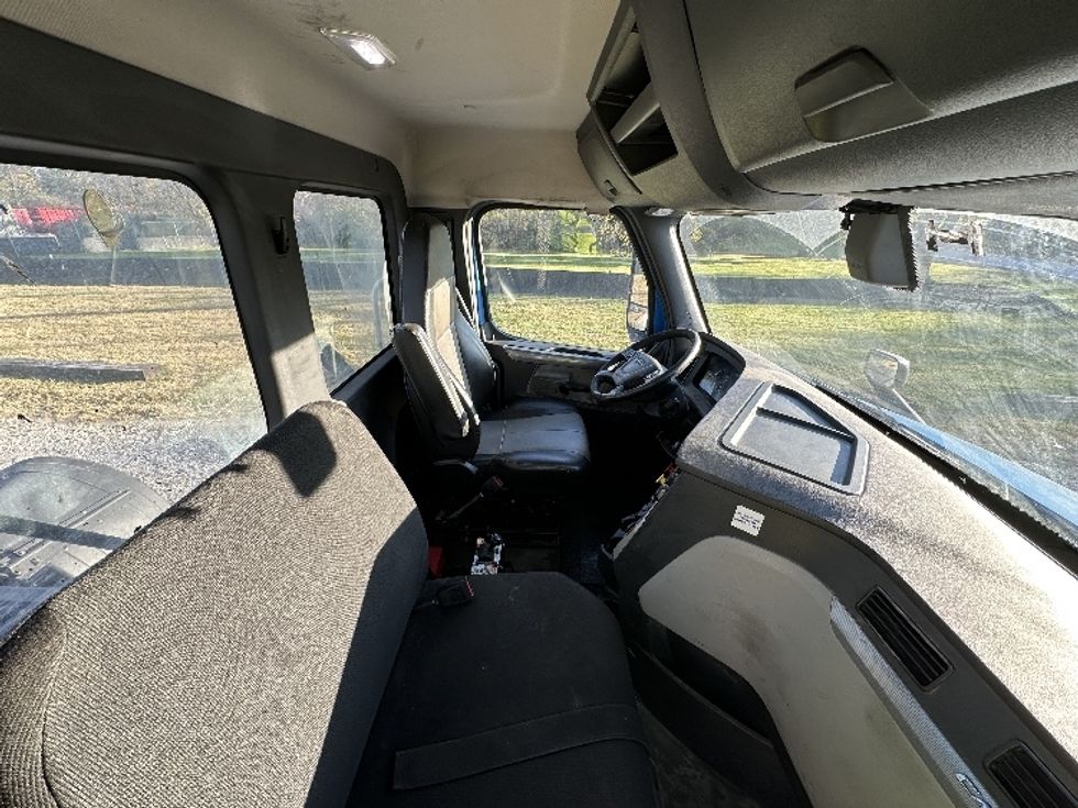 Day Cab Tractor-Heavy Duty Tractors-Freightliner-2019-T11664ST-Baltimore-MD-287,832\n\t\tmiles-$ 35,250 - Image 14