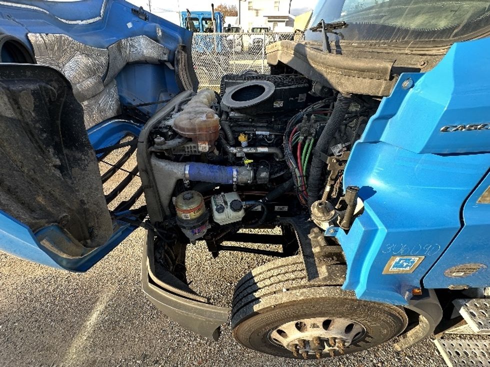 Day Cab Tractor-Heavy Duty Tractors-Freightliner-2019-T11664ST-Baltimore-MD-287,832\n\t\tmiles-$ 35,250 - Image 16