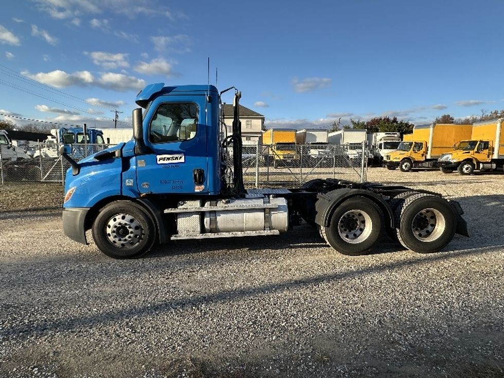 Day Cab Tractor-Heavy Duty Tractors-Freightliner-2019-T11664ST-Baltimore-MD-287,832\n\t\tmiles-$ 35,250 - Image 4