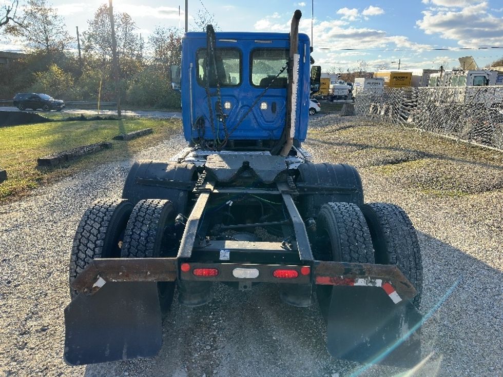 Day Cab Tractor-Heavy Duty Tractors-Freightliner-2019-T11664ST-Baltimore-MD-287,832\n\t\tmiles-$ 35,250 - Image 6
