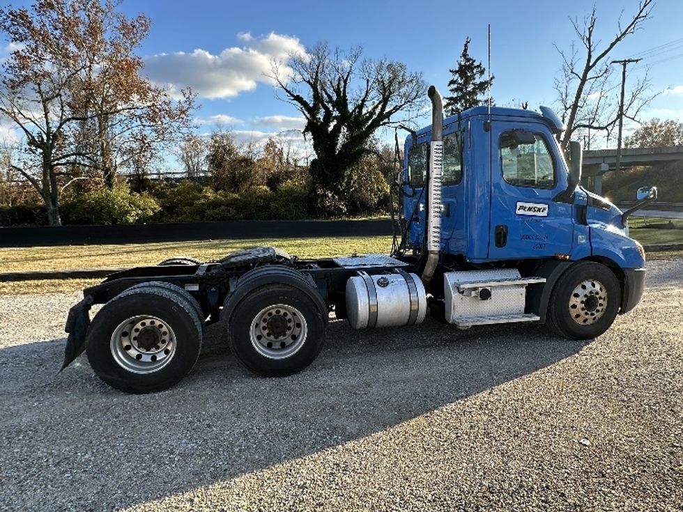 Day Cab Tractor-Heavy Duty Tractors-Freightliner-2019-T11664ST-Baltimore-MD-287,832\n\t\tmiles-$ 35,250 - Image 8