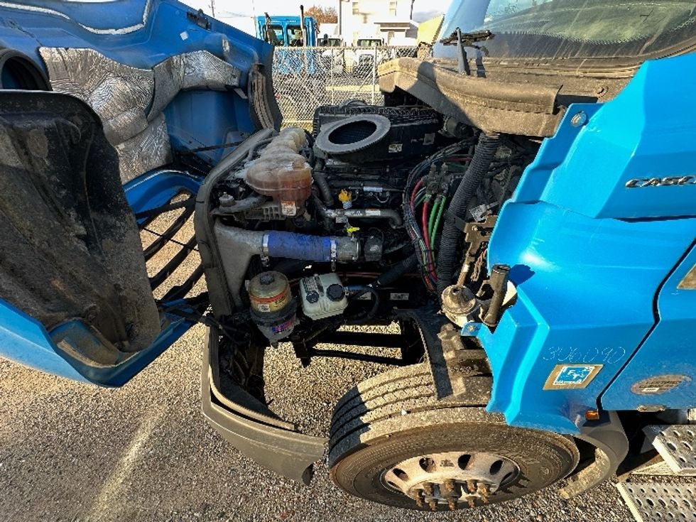 Day Cab Tractor-Heavy Duty Tractors-Freightliner-2019-T11664ST-Baltimore-MD-302,985\n\t\tmiles-$ 43,750 - Image 16