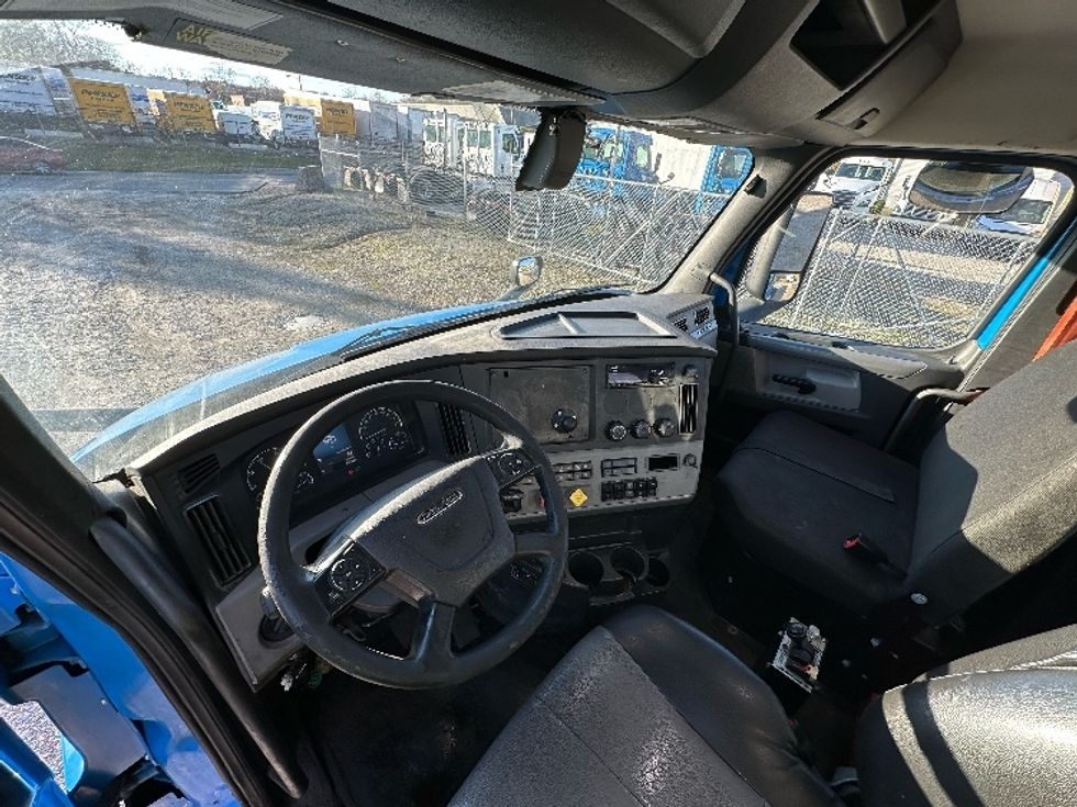 Day Cab Tractor-Heavy Duty Tractors-Freightliner-2019-T11664ST-Baltimore-MD-306,975\n\t\tmiles-$ 34,500 - Image 10