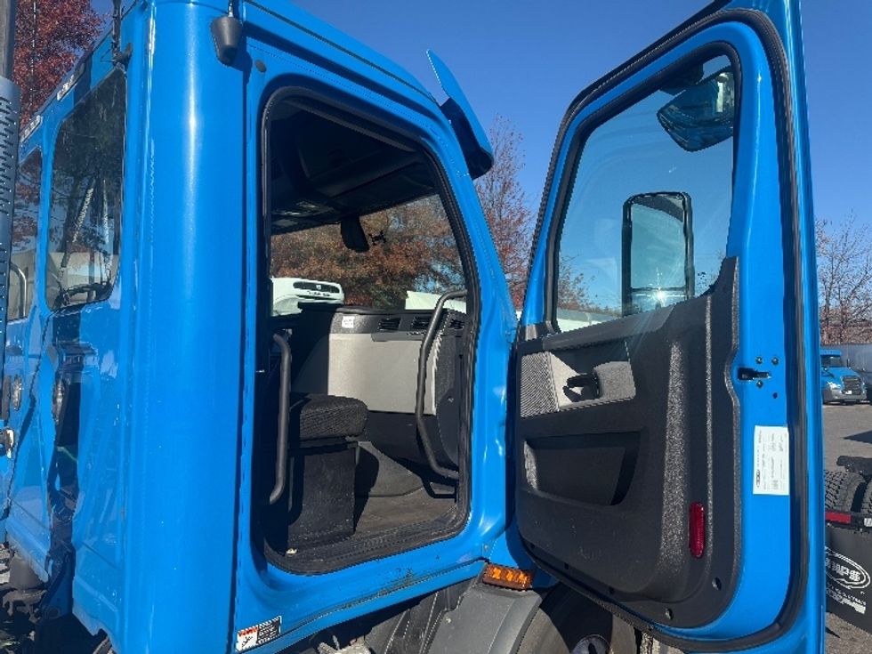 Day Cab Tractor-Heavy Duty Tractors-Freightliner-2019-T11664ST-Baltimore-MD-306,975\n\t\tmiles-$ 34,500 - Image 12