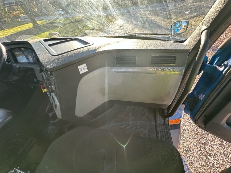 Day Cab Tractor-Heavy Duty Tractors-Freightliner-2019-T11664ST-Baltimore-MD-306,975\n\t\tmiles-$ 34,500 - Image 13