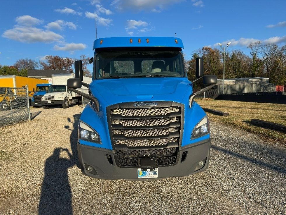 Day Cab Tractor-Heavy Duty Tractors-Freightliner-2019-T11664ST-Baltimore-MD-306,975\n\t\tmiles-$ 34,500 - Image 2