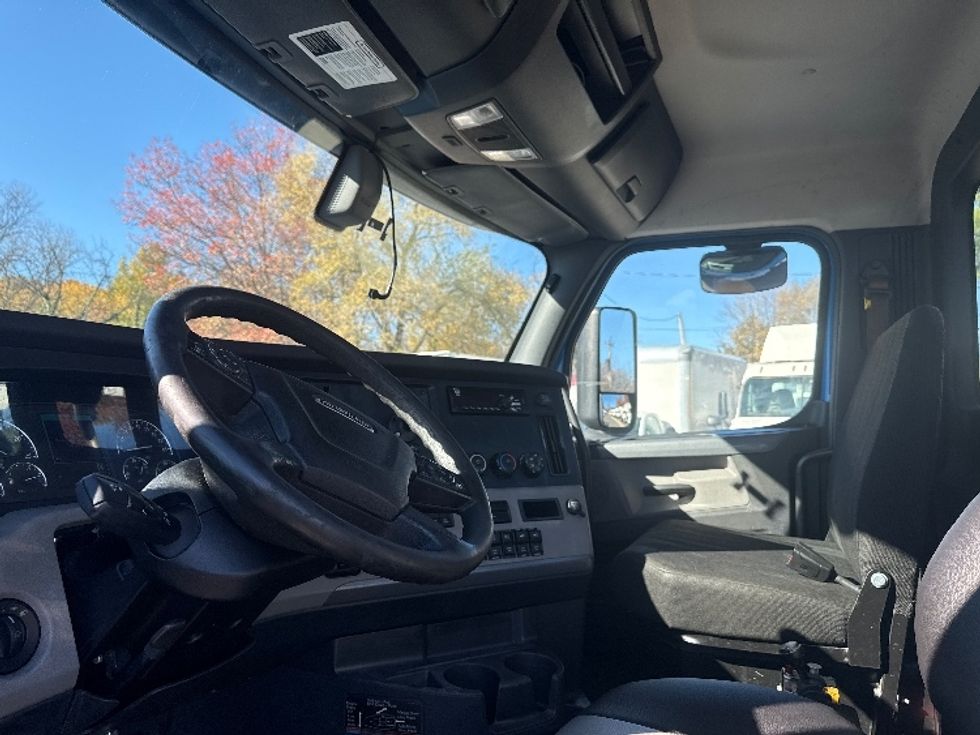 Day Cab Tractor-Heavy Duty Tractors-Freightliner-2019-T11664ST-Baltimore-MD-524,585\n\t\tmiles-$ 31,500 - Image 10