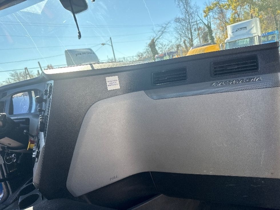 Day Cab Tractor-Heavy Duty Tractors-Freightliner-2019-T11664ST-Baltimore-MD-524,585\n\t\tmiles-$ 31,500 - Image 13