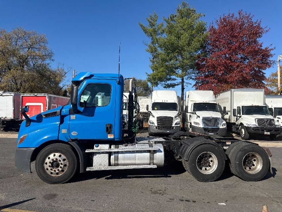 Day Cab Tractor-Heavy Duty Tractors-Freightliner-2019-T11664ST-Baltimore-MD-524,585\n\t\tmiles-$ 31,500 - Image 4
