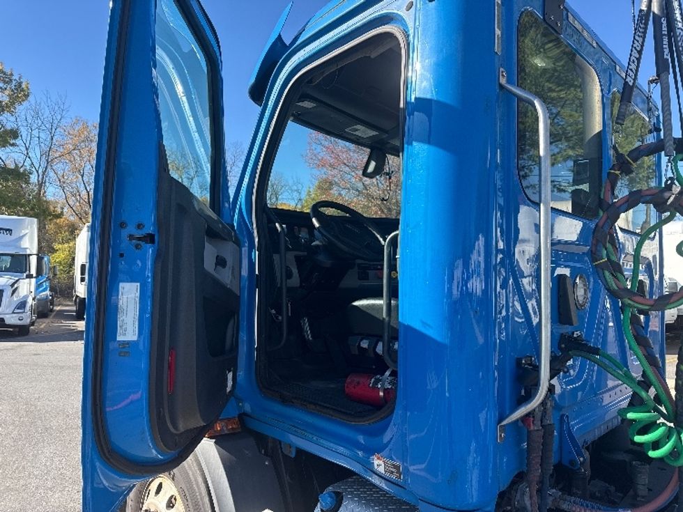 Day Cab Tractor-Heavy Duty Tractors-Freightliner-2019-T11664ST-Baltimore-MD-524,585\n\t\tmiles-$ 31,500 - Image 9