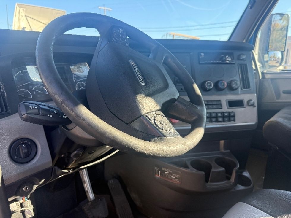 Day Cab Tractor-Heavy Duty Tractors-Freightliner-2019-T11664ST-Baltimore-MD-550,000\n\t\tmiles-$ 29,500 - Image 10