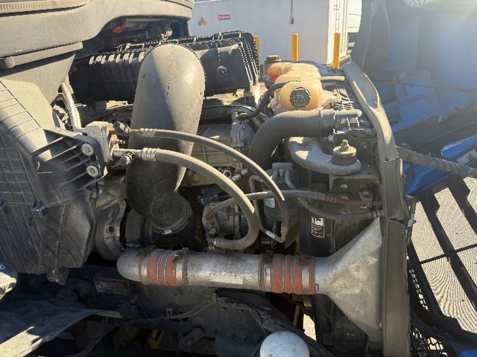 Day Cab Tractor-Heavy Duty Tractors-Freightliner-2019-T11664ST-Baltimore-MD-550,000\n\t\tmiles-$ 29,500 - Image 15