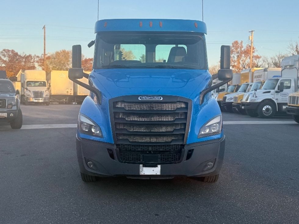 Day Cab Tractor-Heavy Duty Tractors-Freightliner-2019-T11664ST-Baltimore-MD-550,000\n\t\tmiles-$ 29,500 - Image 2