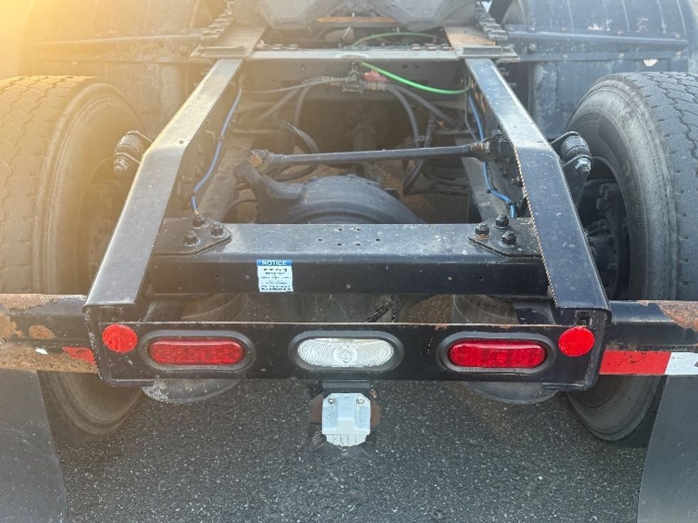 Day Cab Tractor-Heavy Duty Tractors-Freightliner-2019-T11664ST-Baltimore-MD-550,000\n\t\tmiles-$ 29,500 - Image 6