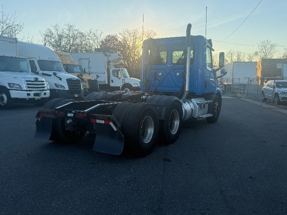 Day Cab Tractor-Heavy Duty Tractors-Freightliner-2019-T11664ST-Baltimore-MD-550,000\n\t\tmiles-$ 29,500 - Image 7