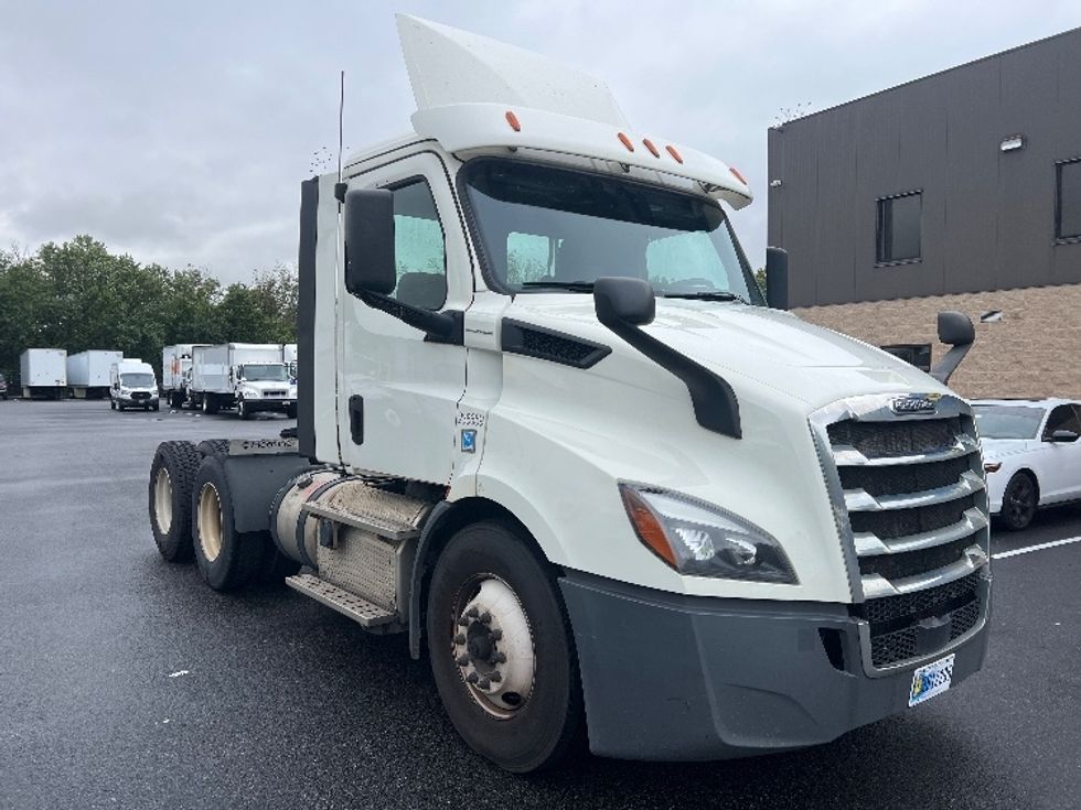Day Cab Tractor-Heavy Duty Tractors-Freightliner-2019-T11664ST-Belcamp-MD-433,145\n\t\tmiles-$ 36,750 - Image 1